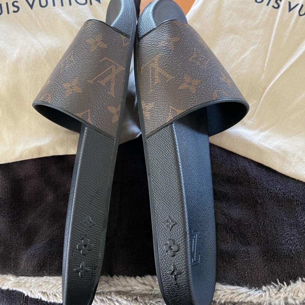 Louis Vuitton Waterfront Mule!